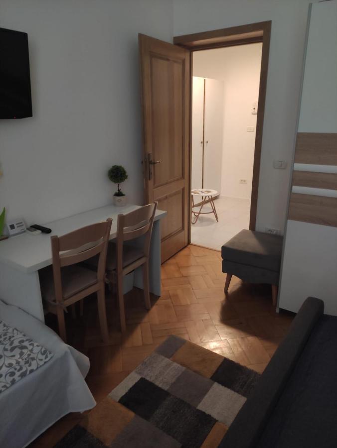 Nice Studio In Old Town Бухарест Экстерьер фото